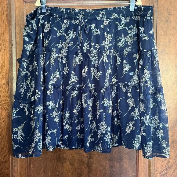 Vero Moda Curve Navy Floral Knee Length Skirt Women Plus Size 24 - Picture 1 of 8